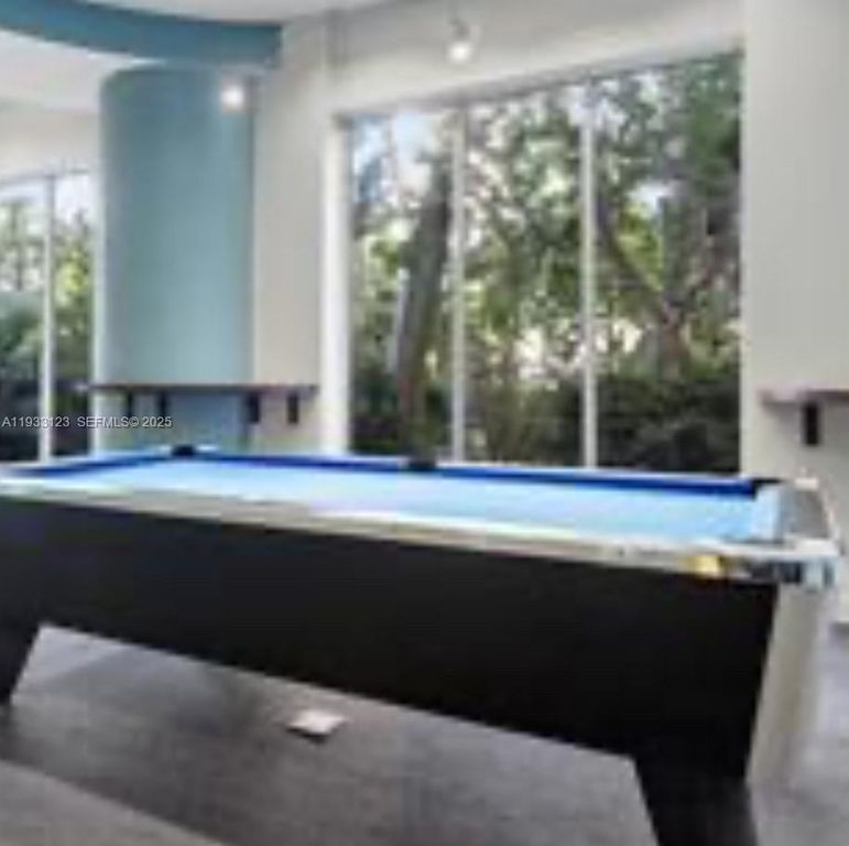 Image 2 of property listing at 4001 S Ocean Dr 14H, Hollywood, FL 33019