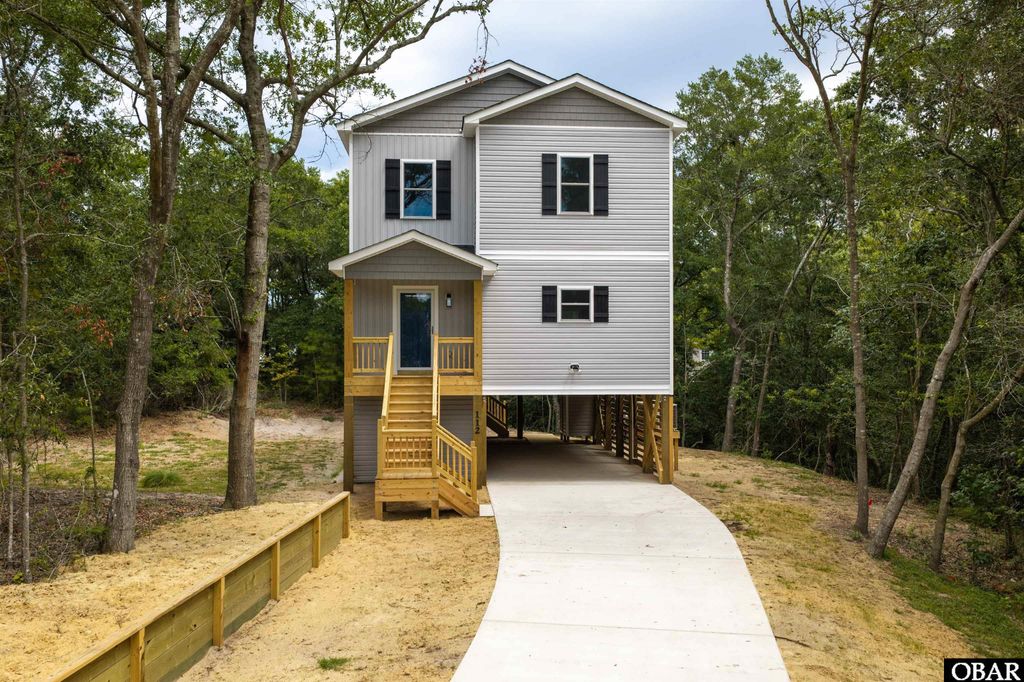 Image 17 of property listing at 112 Prince Charles Court, Kill Devil Hills, NC 29748