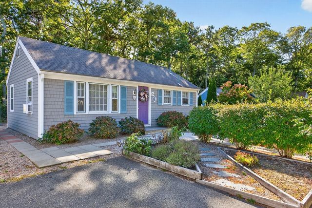 5 Coach House Lane, Dennis, MA 02638