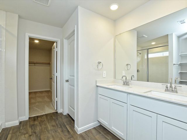 1305 CAMDEN LN, Lockhart, TX 78644