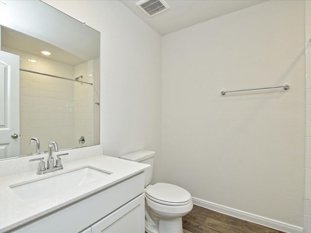 1305 CAMDEN LN, Lockhart, TX 78644