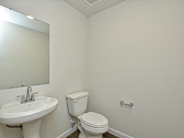 1305 CAMDEN LN, Lockhart, TX 78644