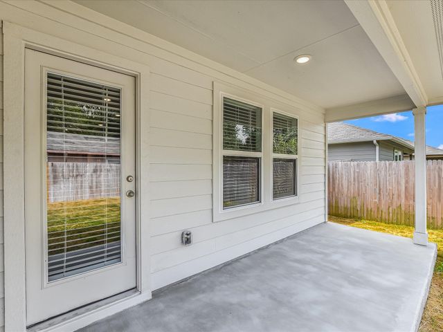 1305 CAMDEN LN, Lockhart, TX 78644