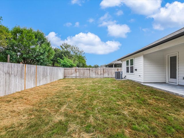 1305 CAMDEN LN, Lockhart, TX 78644