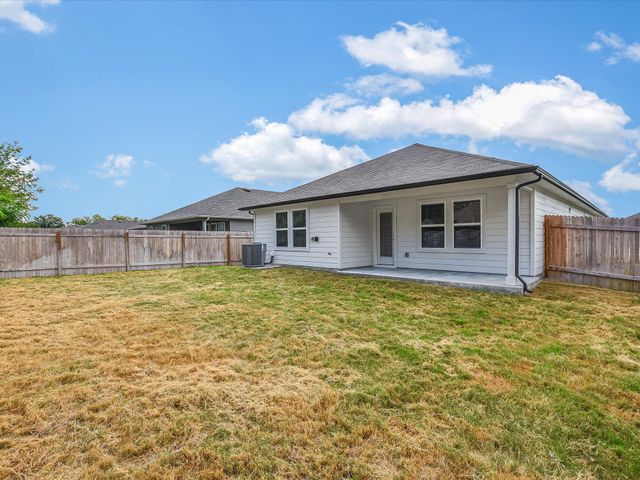 1305 CAMDEN LN, Lockhart, TX 78644