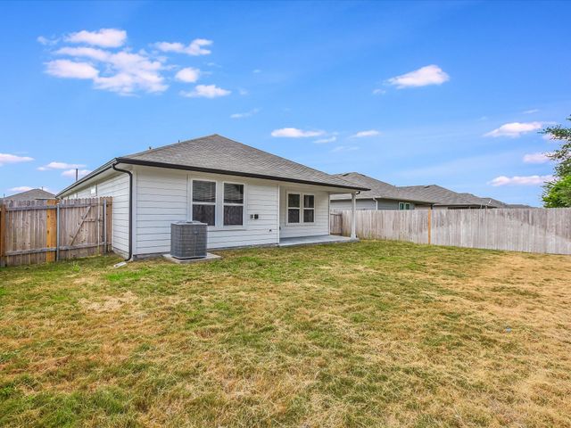 1305 CAMDEN LN, Lockhart, TX 78644