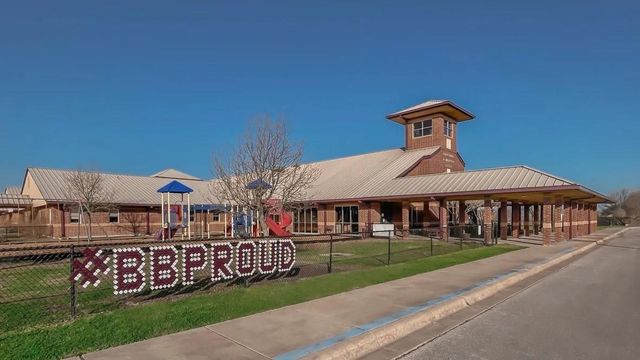 1305 CAMDEN LN, Lockhart, TX 78644