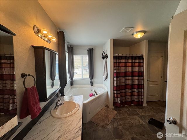 1450 Denny Place, Rock Island, WA 98850