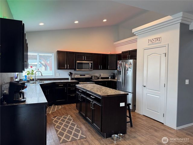 1450 Denny Place, Rock Island, WA 98850