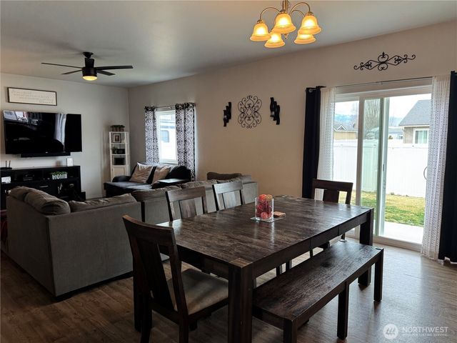 1450 Denny Place, Rock Island, WA 98850