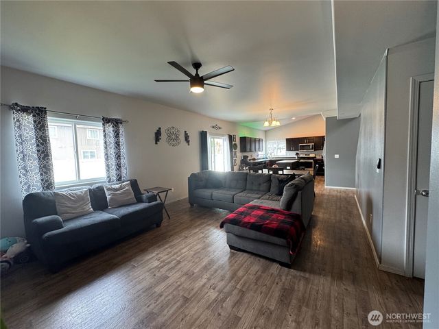 1450 Denny Place, Rock Island, WA 98850