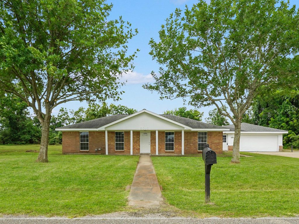 5010 Riverview Drive, Alvin, TX 77511