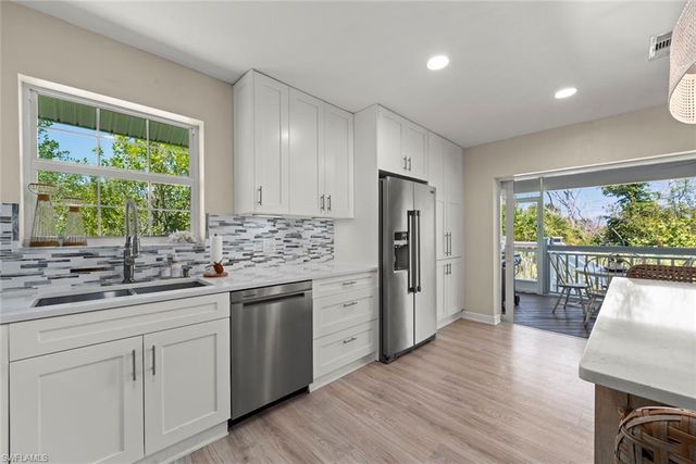 207 Daniel DR, Sanibel, FL 33957