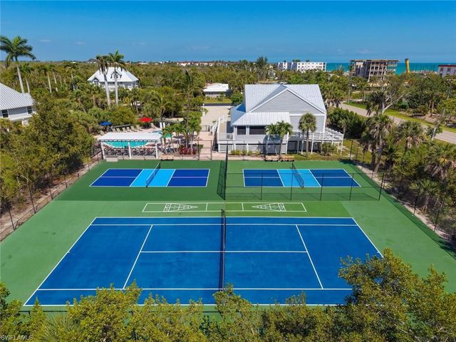 207 Daniel DR, Sanibel, FL 33957