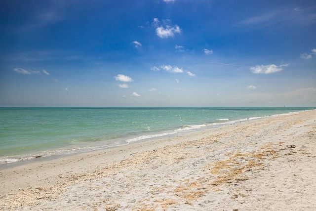 207 Daniel DR, Sanibel, FL 33957
