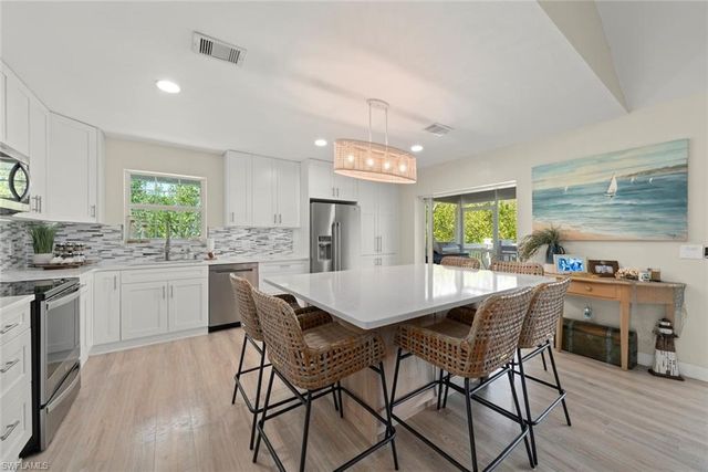 207 Daniel DR, Sanibel, FL 33957