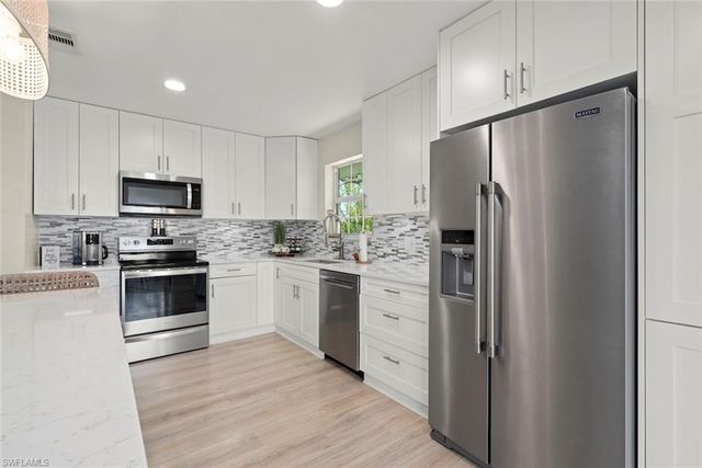 207 Daniel DR, Sanibel, FL 33957