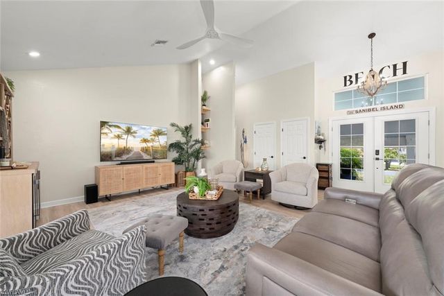 207 Daniel DR, Sanibel, FL 33957