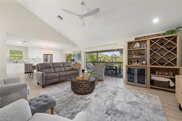 207 Daniel DR, Sanibel, FL 33957