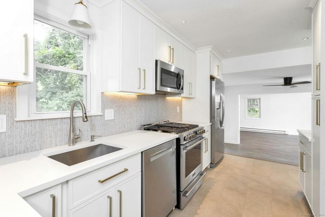 124 Minturn Place, Bridgeport, CT 06606