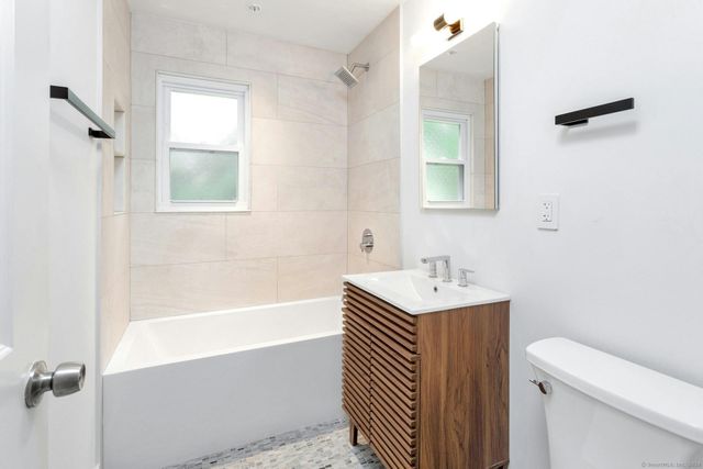 124 Minturn Place, Bridgeport, CT 06606