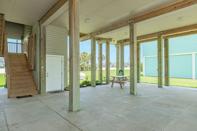 18502 E De Vaca, Galveston, TX 77554