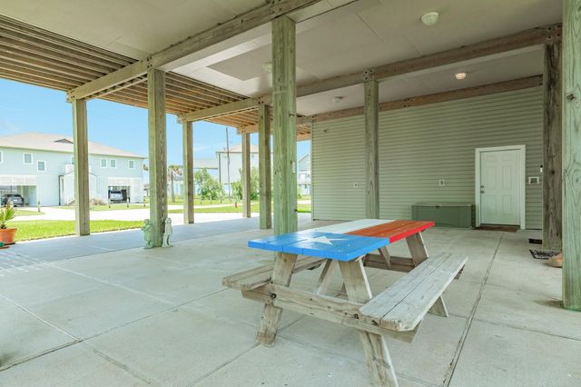 18502 E De Vaca, Galveston, TX 77554