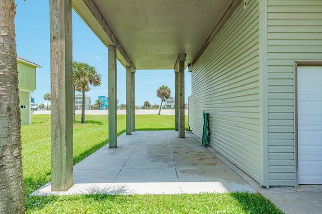 18502 E De Vaca, Galveston, TX 77554