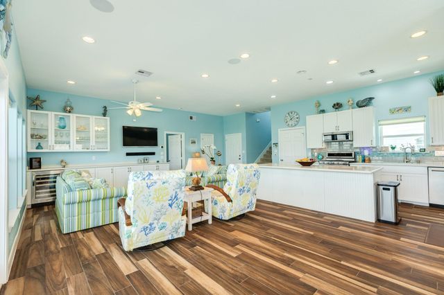 18502 E De Vaca, Galveston, TX 77554