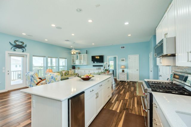 18502 E De Vaca, Galveston, TX 77554