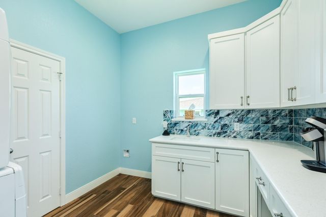 18502 E De Vaca, Galveston, TX 77554