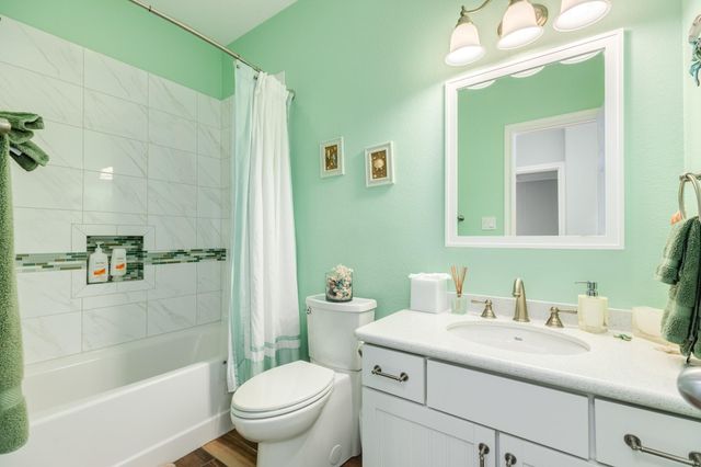 18502 E De Vaca, Galveston, TX 77554