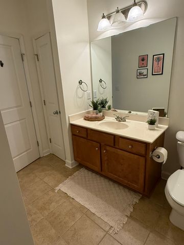 823 S Douglas Ave, Nashville, TN 37204