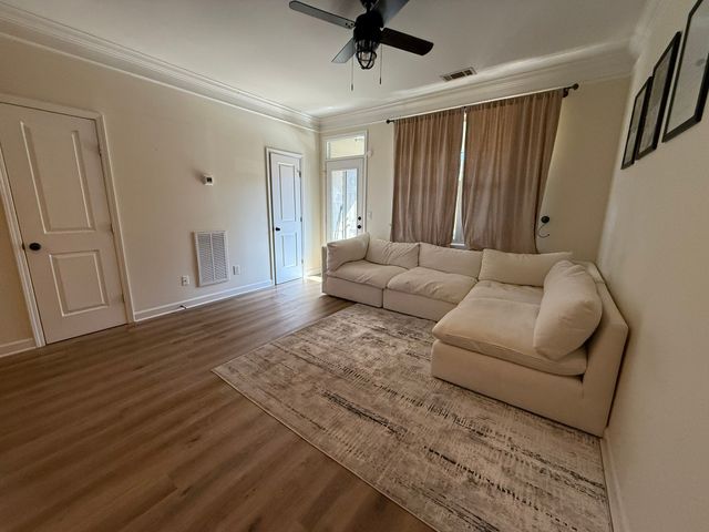 823 S Douglas Ave, Nashville, TN 37204