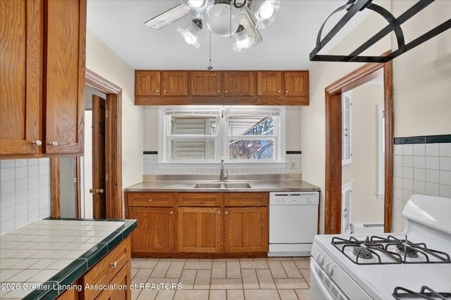 1611 River Terrace, East Lansing, MI 48823