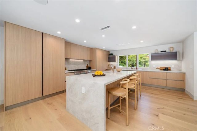 3240 Longridge Avenue, Sherman Oaks, CA 91423