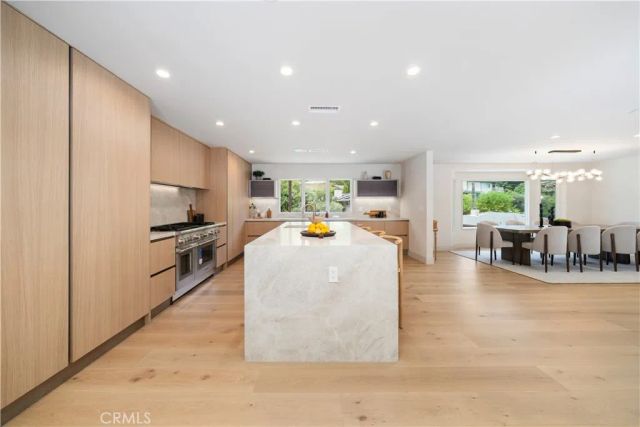 3240 Longridge Avenue, Sherman Oaks, CA 91423