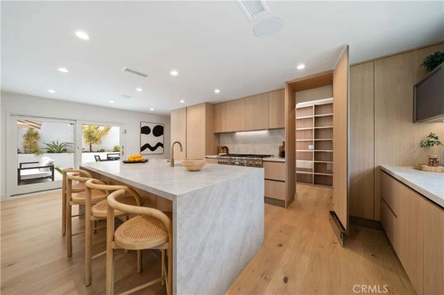 3240 Longridge Avenue, Sherman Oaks, CA 91423