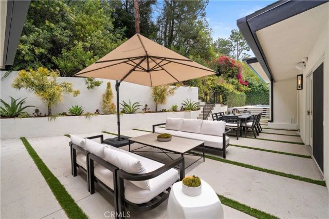3240 Longridge Avenue, Sherman Oaks, CA 91423