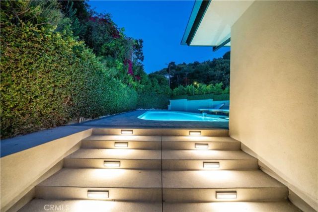 3240 Longridge Avenue, Sherman Oaks, CA 91423