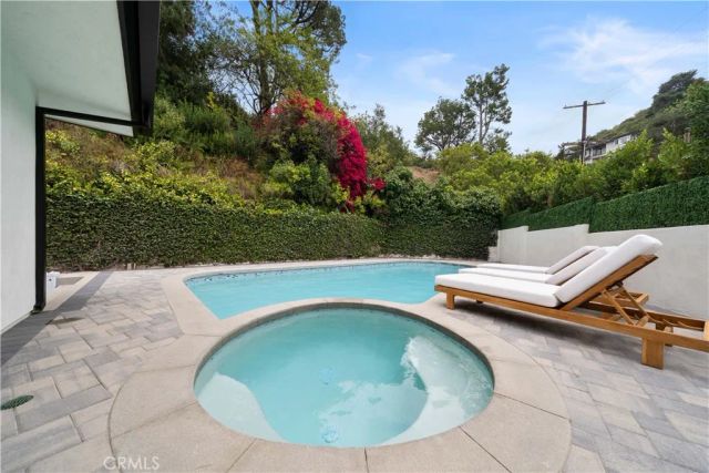 3240 Longridge Avenue, Sherman Oaks, CA 91423