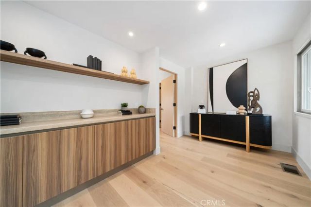 3240 Longridge Avenue, Sherman Oaks, CA 91423