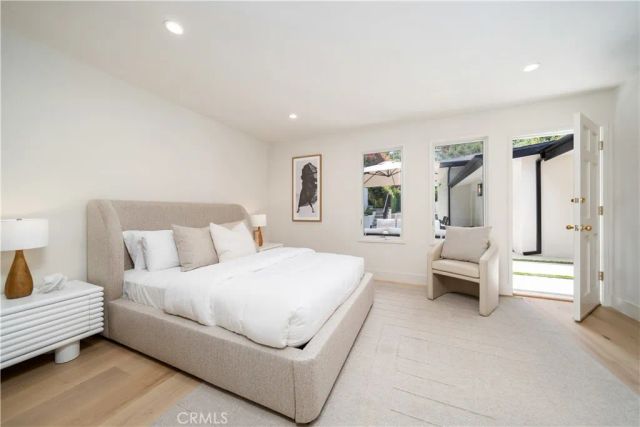 3240 Longridge Avenue, Sherman Oaks, CA 91423