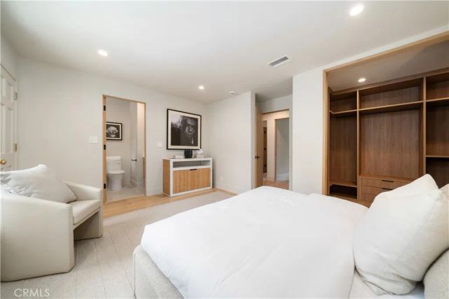 3240 Longridge Avenue, Sherman Oaks, CA 91423