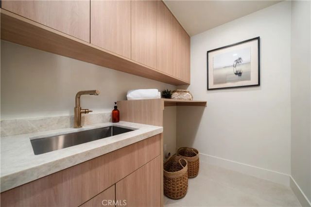 3240 Longridge Avenue, Sherman Oaks, CA 91423