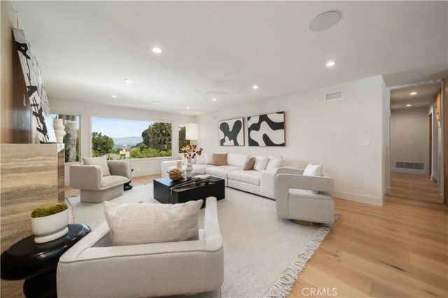 3240 Longridge Avenue, Sherman Oaks, CA 91423