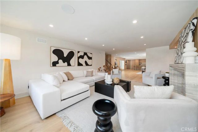 3240 Longridge Avenue, Sherman Oaks, CA 91423