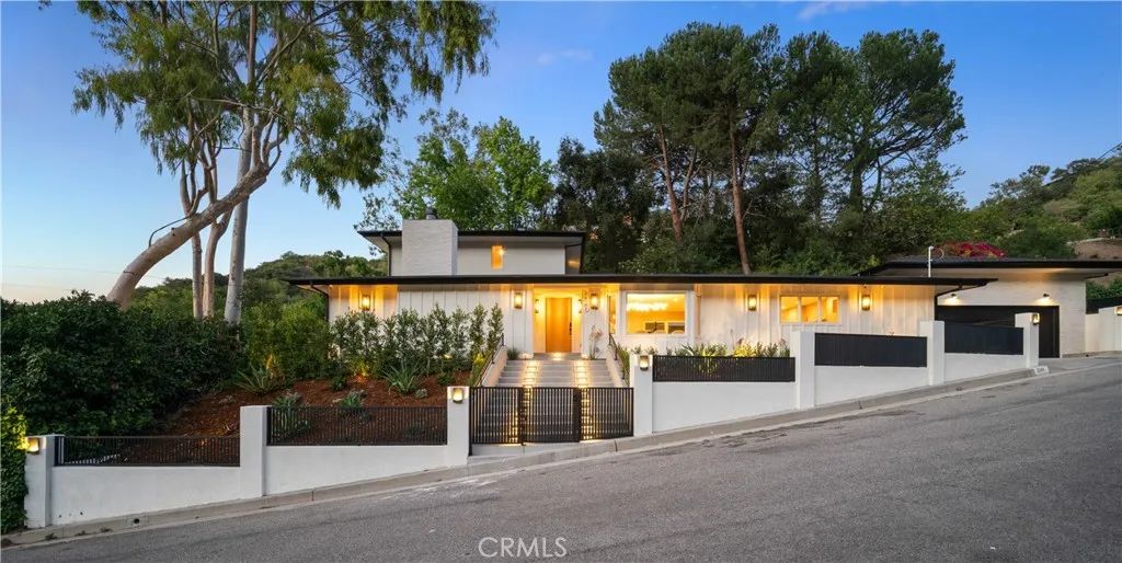 3240 Longridge Avenue, Sherman Oaks, CA 91423