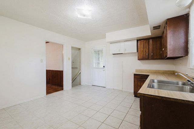 2108 Harrodsburg Road, Lexington, KY 40503