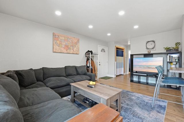 1627 Pentecost Way 8, San Diego, CA 92015